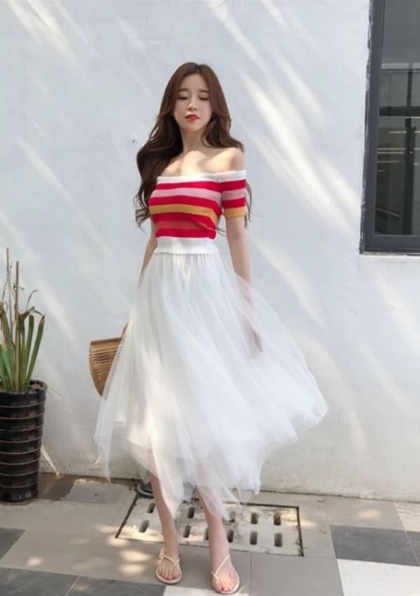 Chân váy trắng dài mặc với áo gì