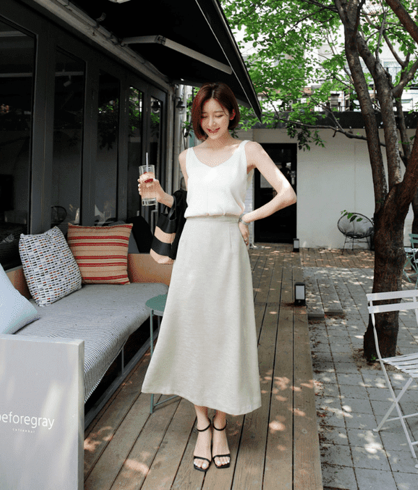 Chân váy trắng dài mặc với áo gì