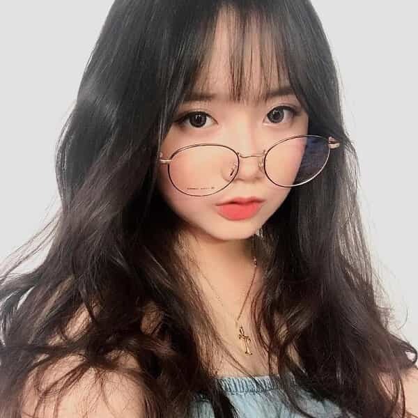 Mặt tròn đeo kính gì