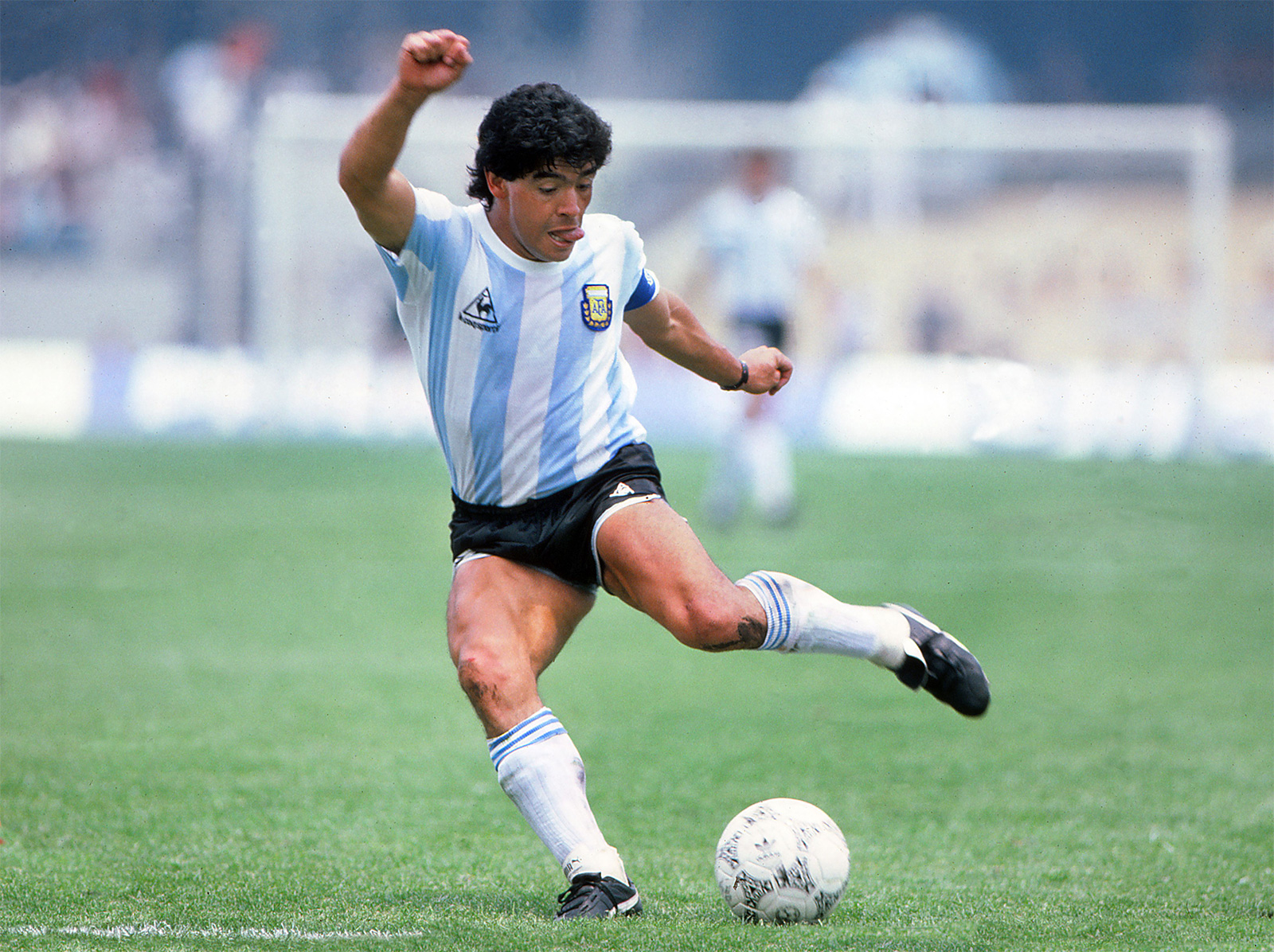 maradona-cau-be-vang-cua-lang-bong-da