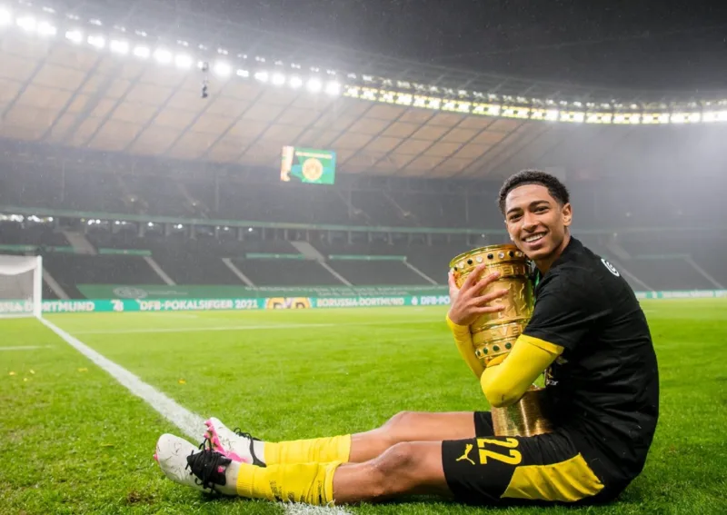 Trong màu áo Dortmund, Jude Bellingham nhanh chóng trở thành nhân tố quan trọng và giành DFB-Pokal mùa giải 2020/21.